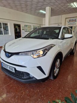 
										Toyota C-HR full									