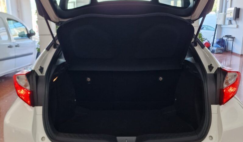 
								Toyota C-HR full									